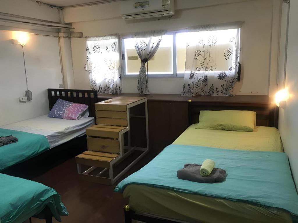 Kamin Bird Hostel Bangkok Exteriör bild