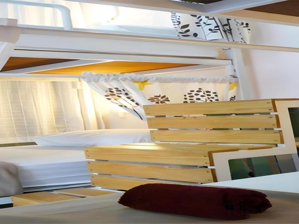 Kamin Bird Hostel Bangkok Exteriör bild